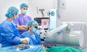 Mổ chữa cận thị kèm loạn được không?