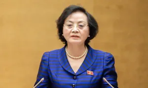 Trình Quốc hội mở quyền ký hợp đồng ngoài cơ quan cho viên chức Trình Quốc hội mở quyền ký hợp đồng ngoài cơ quan cho viên chức